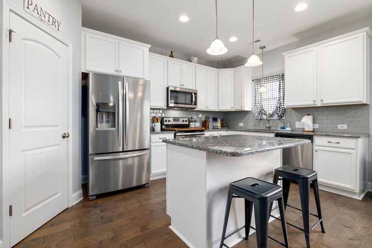 How to Keep a Tidy Fridge and Pantry for a Fresh, Organized Kitchen
